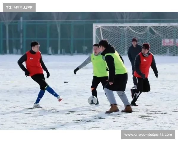 济宁家庭组参赛，雪地足球父子接力笑泪交织